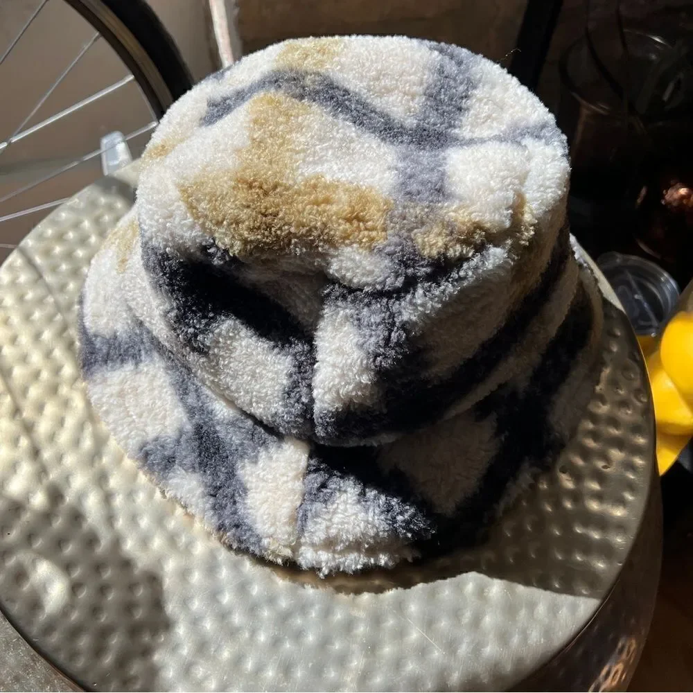 Raya Ivory Plaid Teddy Bucket Hat | Shiraleah | NWT